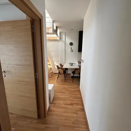 Apartment V *