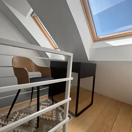 Apartment V *